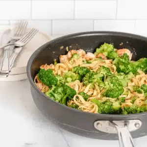 garlic shrimp and broccoli pasta